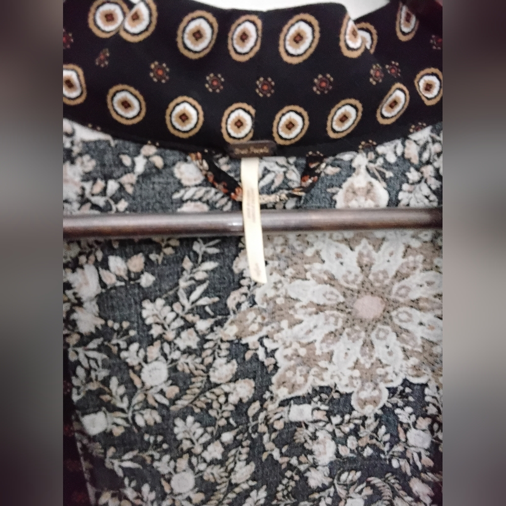 Free PEOPLE FLORAL KIMONO SMALL - Picture 5 of 6